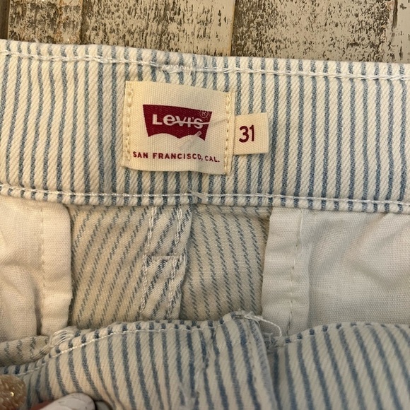 LEVI’s Women’s striped blue/white cuffed shorts size: 31 - Picture 5 of 7